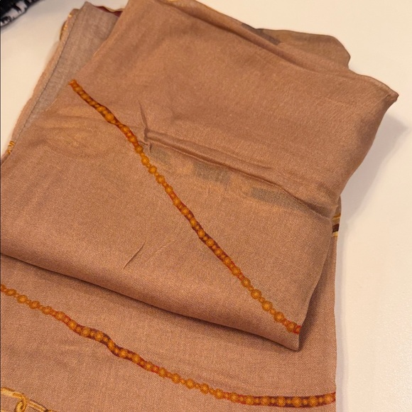 Vela NEW Modal Hijab Beige and Brown Chain Scarf - Picture 4 of 6